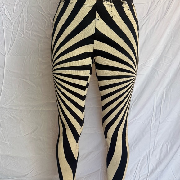 black+cream circus stripe vortex leggings - Picture 1 of 4